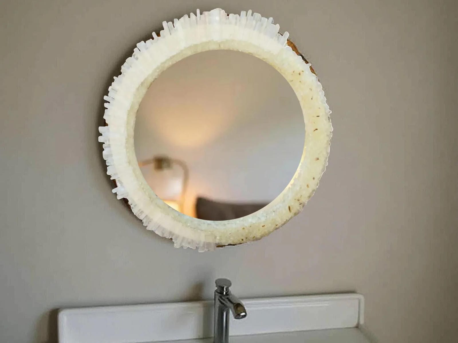 Elegant Quartz Wall Mirror – Handmade Crystal Gemstone Frame – Luxury Round Mirror for Living Room or Bedroom Décor Unique Handicrafts IND