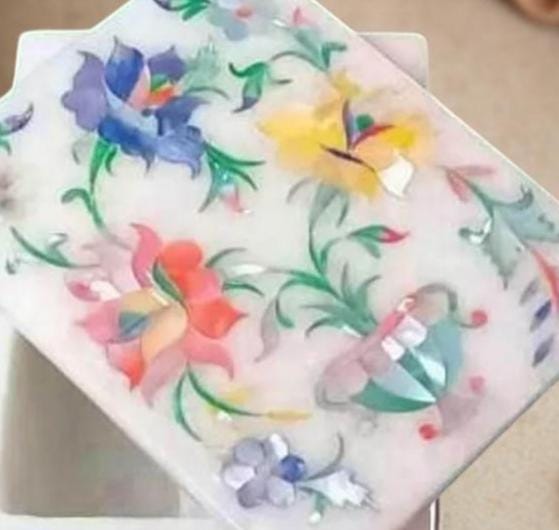 White Marble Jewelry Box – Rose Quartz & Semi-Precious Stone Inlay, Floral Pietra Dura Art, Handmade Gift for Her Unique Handicrafts IND
