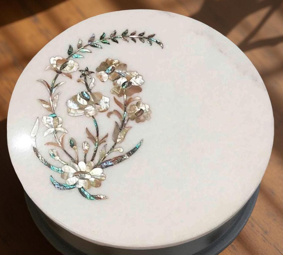 White Marble Coffee Table Top – Pietra Dura Mother of Pearls Floral Inlay Art Handmade Furniture For Home & Garden Decor Unique Handicrafts IND
