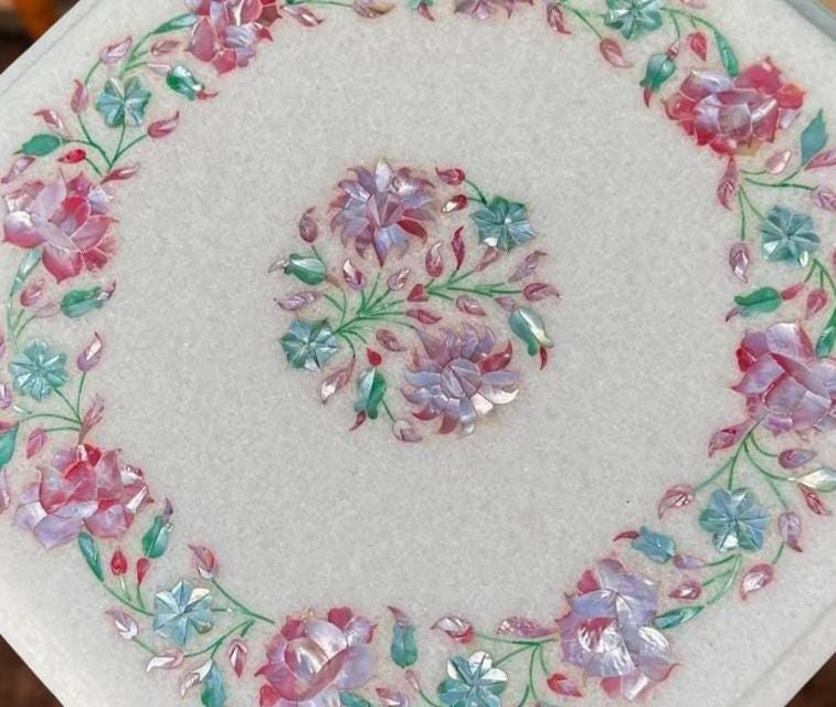 White Marble Coffee Table with Pink Mother of Pearl Inlay – Floral Pietra Dura Art – Handmade Luxury Accent Table for Living Room Décor Unique Handicrafts IND